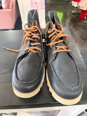 Sorel Men's Blue Chukka Boots with Tan Laces